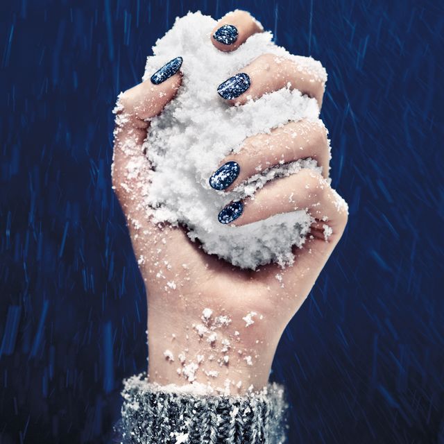 23 Vogue-Approved Christmas Nail Designs