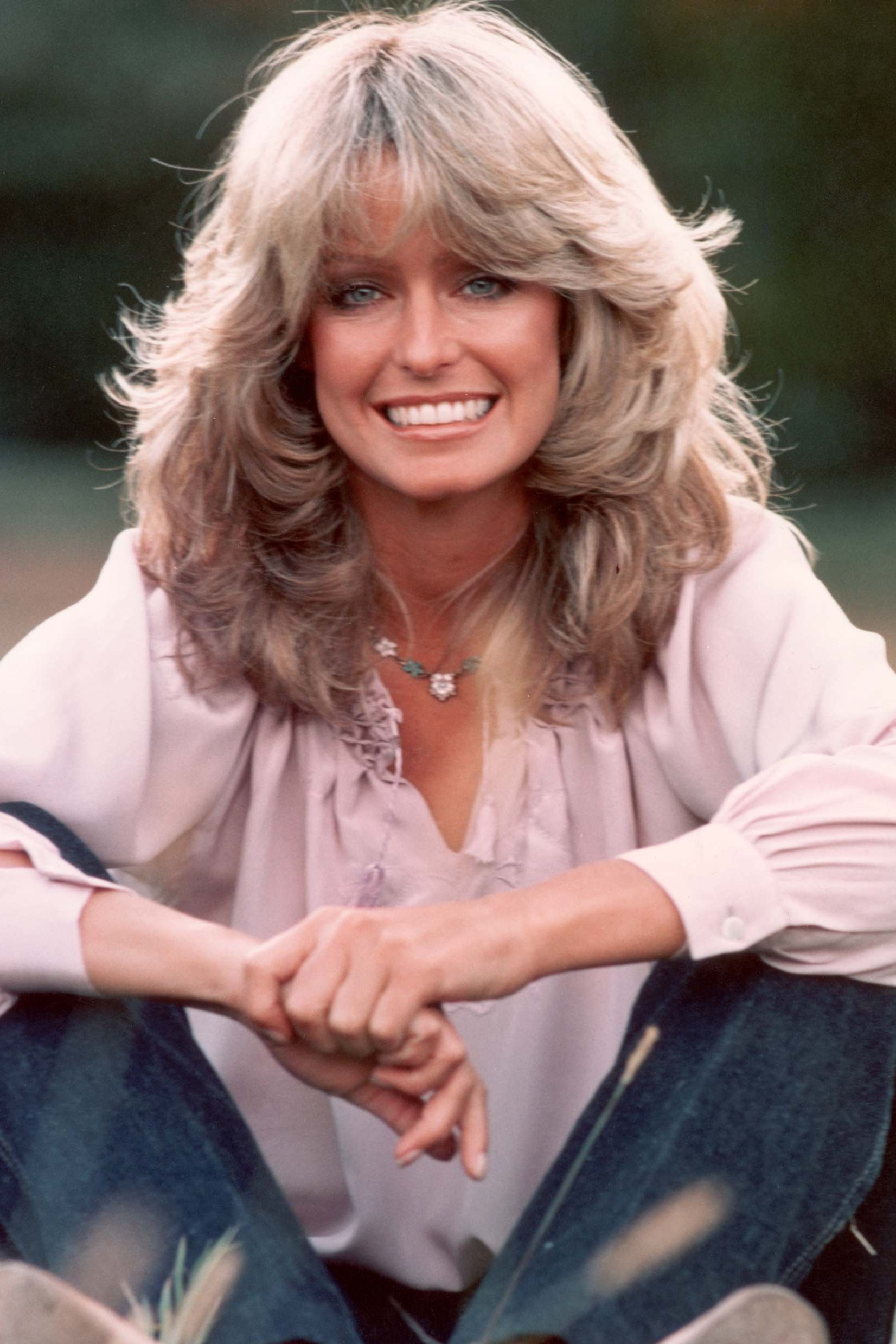 Farrah Fawcett con jeans acampanados en los años 70
