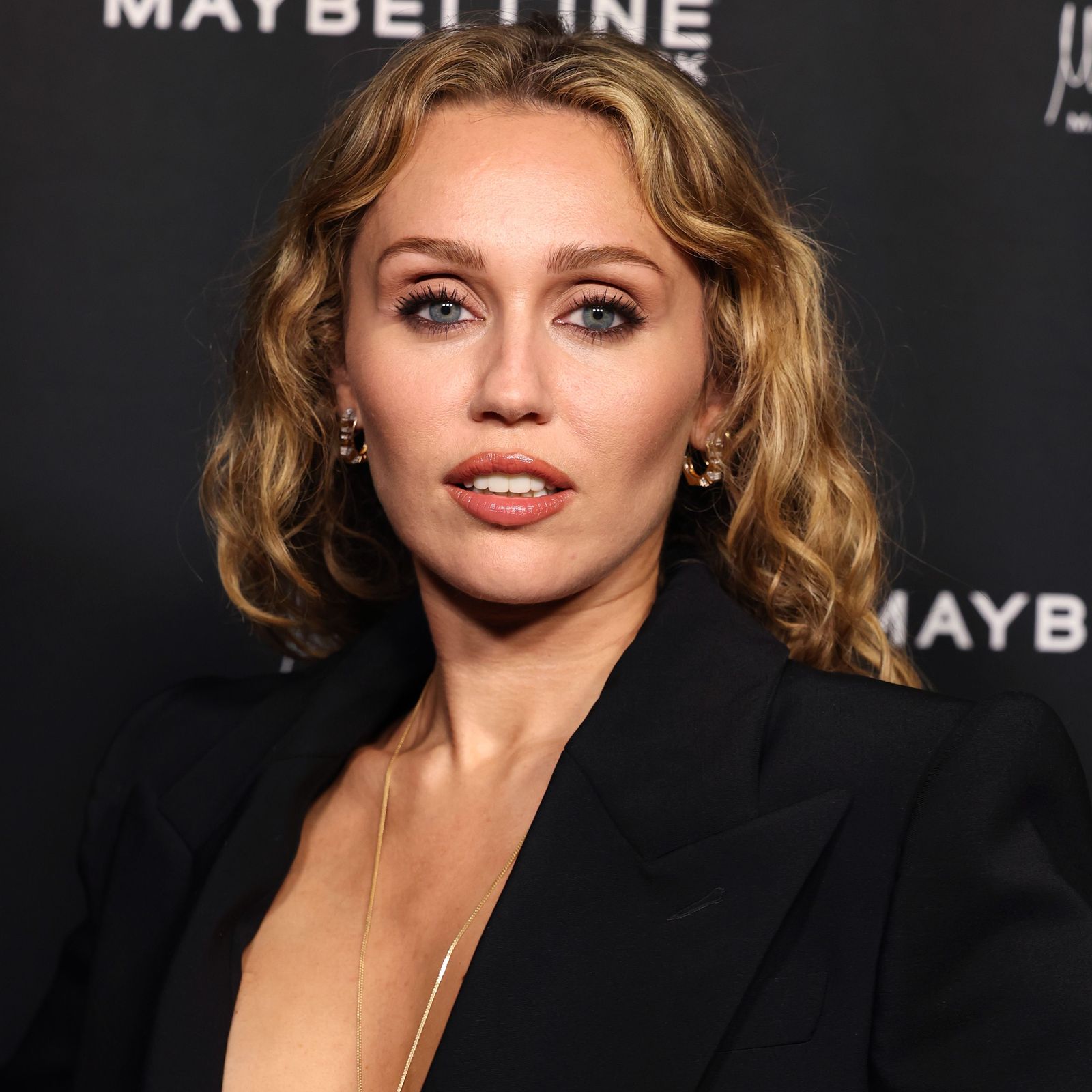 Miley Cyrus Puts Her Spin On The Fiancée Manicure